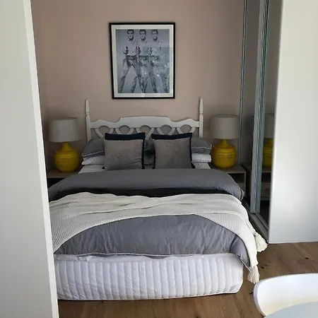 Sun-Drenched 1 Bed Studio Apartment In Newtown Sydney Exterior photo