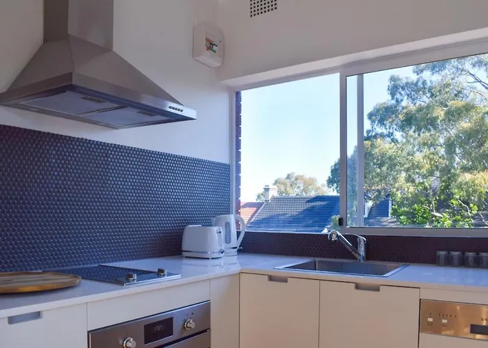 Sun-Drenched 1 Bed Studio Apartment In Newtown
