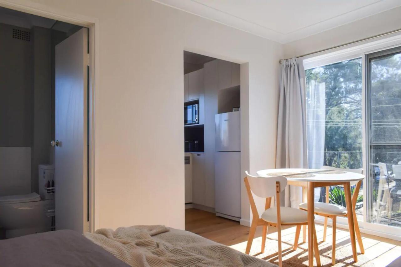 Sun-drenched 1 Bed In Newtown Apartment Sydney